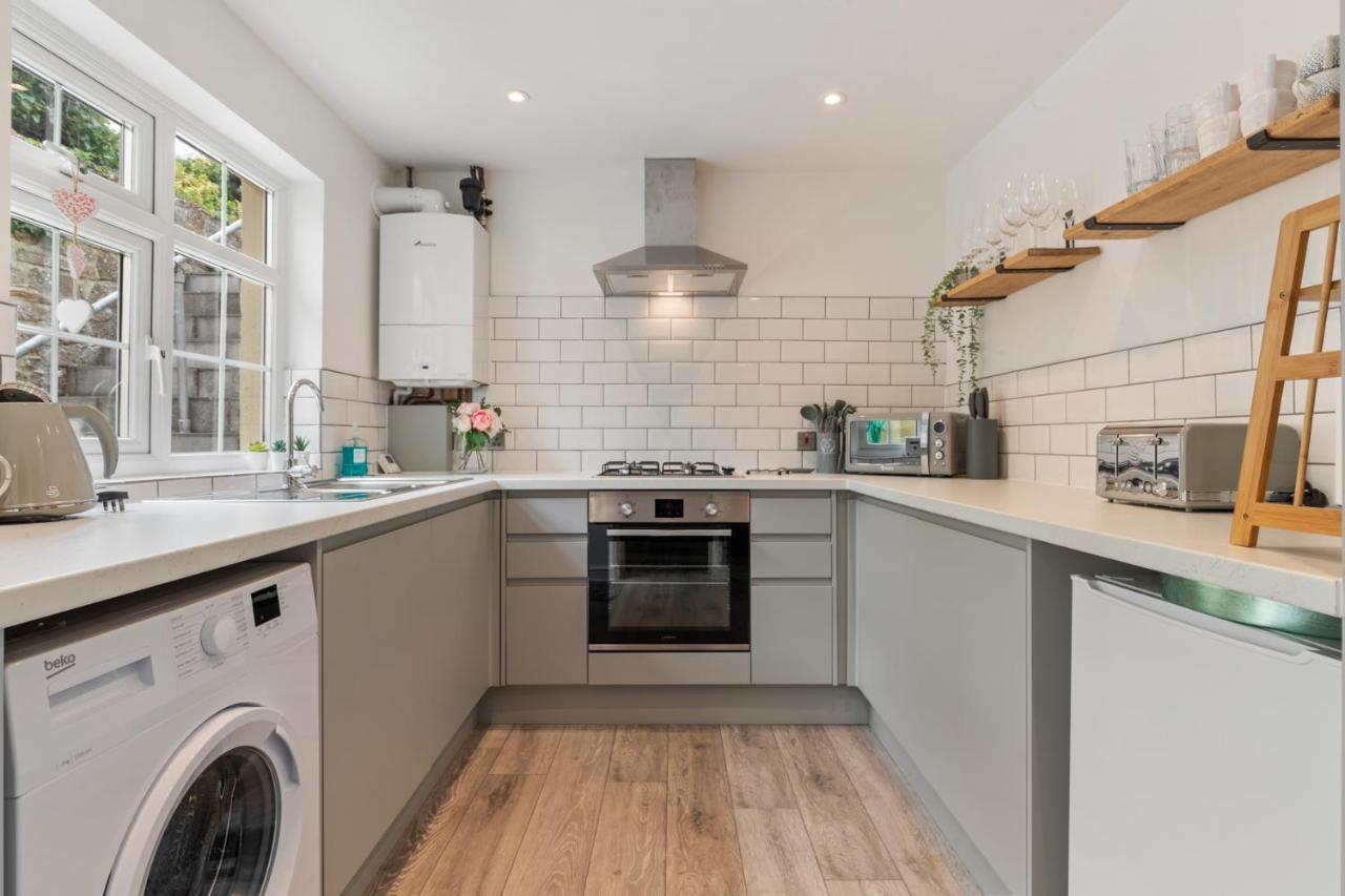 Ivydene - Beautiful Cottage, Stone Throw From Beach, Wonderful Sea Views Saundersfoot Kültér fotó
